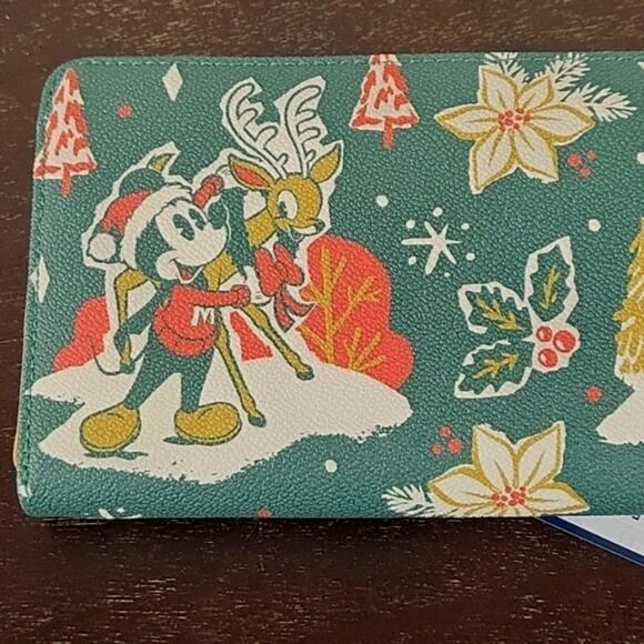 DISNEY DOONEY & BOURKE Christmas Holiday Wristlet Wallet Mickey Minnie NWT - Picture 5 of 7